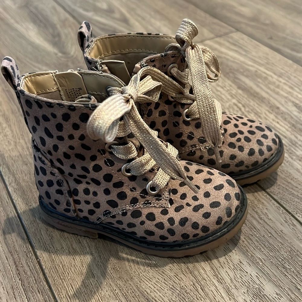 Cat & Jack Toddler Boots - Size 6